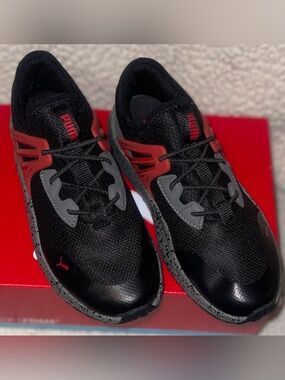 PUMA Pacer Future Trek AC Black-Urban Red-Castlerock Children’s Size 3C